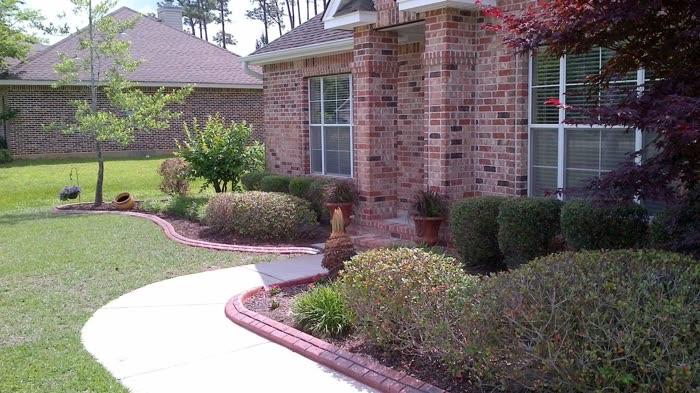 Landscape curb by Decorative Concrete Designs